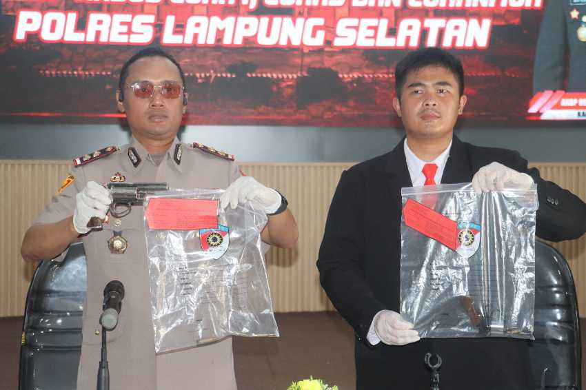 Dua Senpi Rakitan dan Amunisi Diserahkan Warga kepada Polisi di Lampung Selatan IMG-20260822-WA0060.jpg