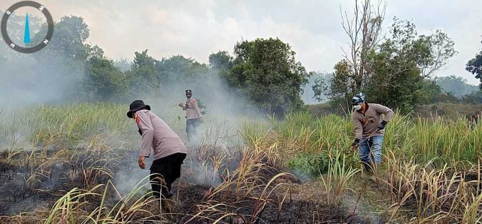 Karhutla di TN Way Kambas, Kepolisian Berjibaku Padamkan Api di Tengah Medan Sulit IMG-20260822-WA0062.jpg