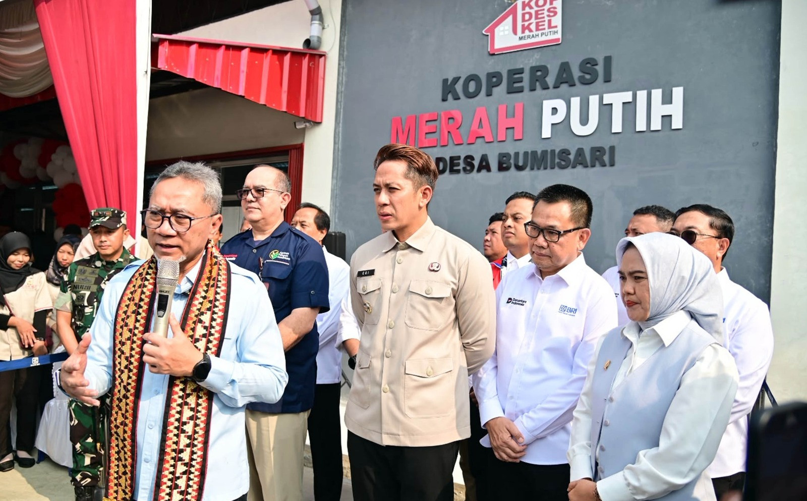 KDKMP Bumisari Disiapkan Jadi Pusat Ekonomi Warga, Zulkifli Hasan Tinjau Operasional di Lampung Selatan IMG-20261015-WA0059.jpg