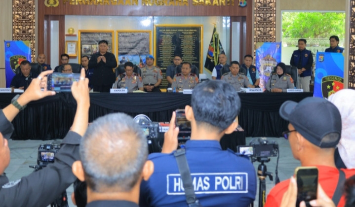 Polda Lampung Bongkar Peredaran Uang Palsu Rp980 Juta, Satu Tersangka Ditangkap di Bakauheni IMG-20261021-WA0043.jpg