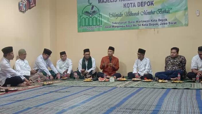 $rows[judul]