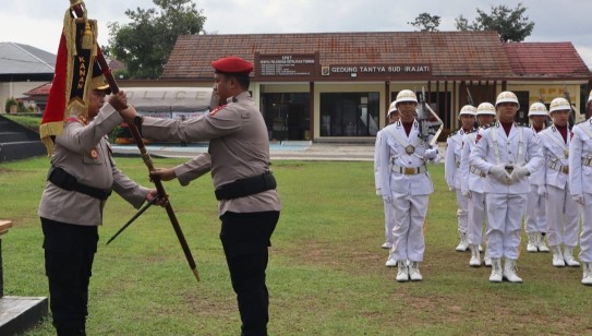 Upacara Serah Terima Tunggul Kesatuan Wira Bhakti Ramik Ragom dan Pisah Sambut Kapolres Way Kanan