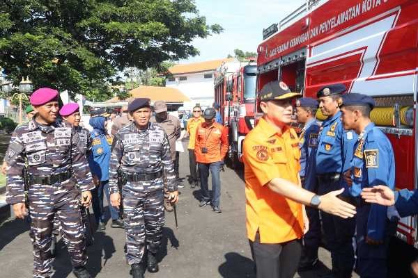 Kodaeral V Hadiri Apel Gelar Pasukan Penanggulangan Bencana Kota Surabaya 