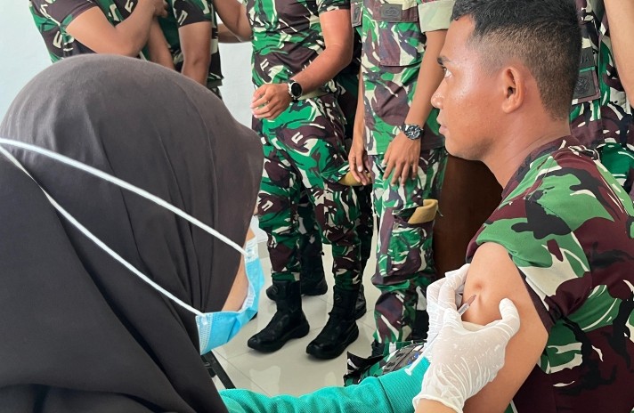 Puskesmas Camplong Lakukan Vaksin
