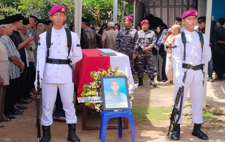 Pemakaman Prajurit Marinir TNI AL, Korban Longsor Cisarua Bandung Barat