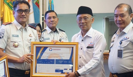 Kalapas Kalianda Beni Nurrahman Terima Penghargaan Ombudsman RI, Perkuat Komitmen Pelayanan Publik