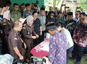 Akhir Perjuangan Panjang Mbah Tupon Sertipikat Tanah Kembali Ketangan