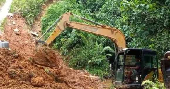 Polemik PETI Aek Nabara Kian Memanas, Oknum BPD Bungkam Camat Batang Natal Didesak Bertindak