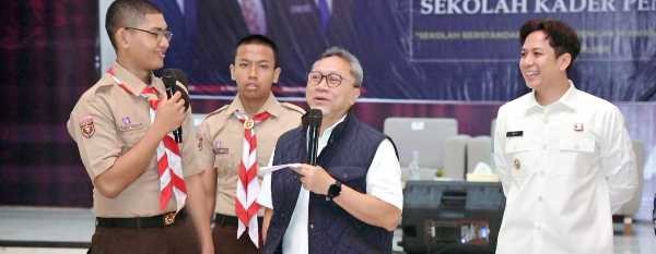 Kunjungi SMA Kebangsaan Zulkifli Hasan Tekankan Berani Disiplin Generasi Muda