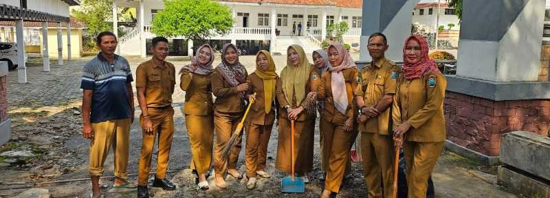 Sekretariat DPRD Lampung Selatan Menggeber Program GERTAK HELAU Kegiatan Bersih bersih 