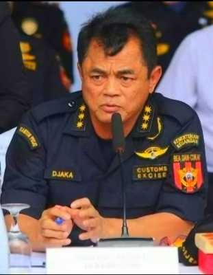 Dijen Bea dan Cukai Djaka Budi Utama disebut menerima uang SG$213.600 dalam kasus korupsi Bea Cukai Ro.61,3 Milyar