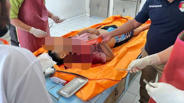 Pria Ditemukan Tewas Dengan Luka di Leher di Pinggir Jalan, Polisi Lakukan Penyelidikan
