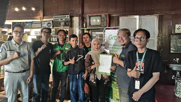 Grab Baturaja dan Jasa Raharja Ajak Pengemudi Taat Pajak Kendaraan, Bagikan Helm Gratis Demi Keselamatan Berkendara