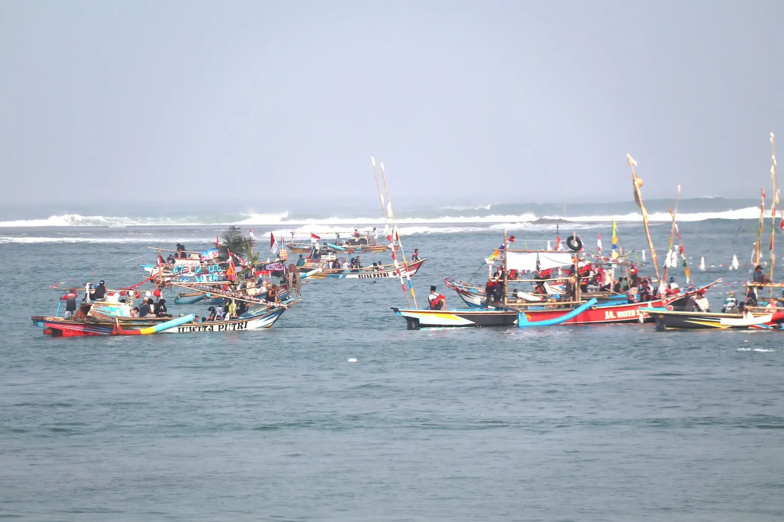 Nelayan Pantai Santolo Garut Gelar Tradisi Tasyakur Ngarumat Sagara Ngamumule Budaya Basisir