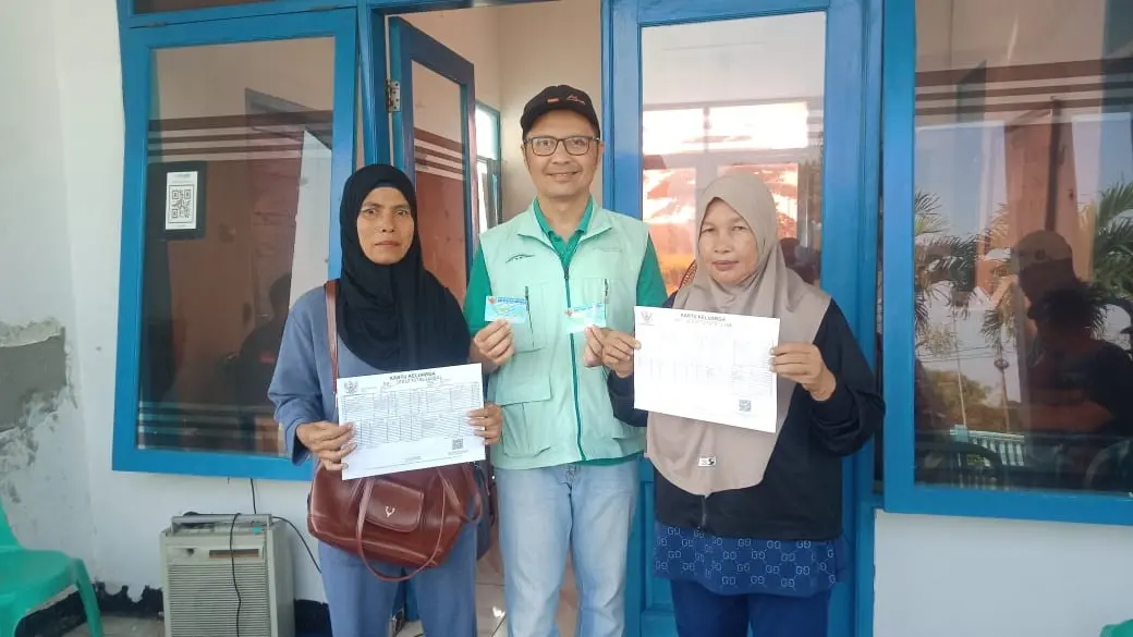 Disdukcapil Garut Jemput Bola Pelayanan Adminduk di Momen Hajat Laut Santolo