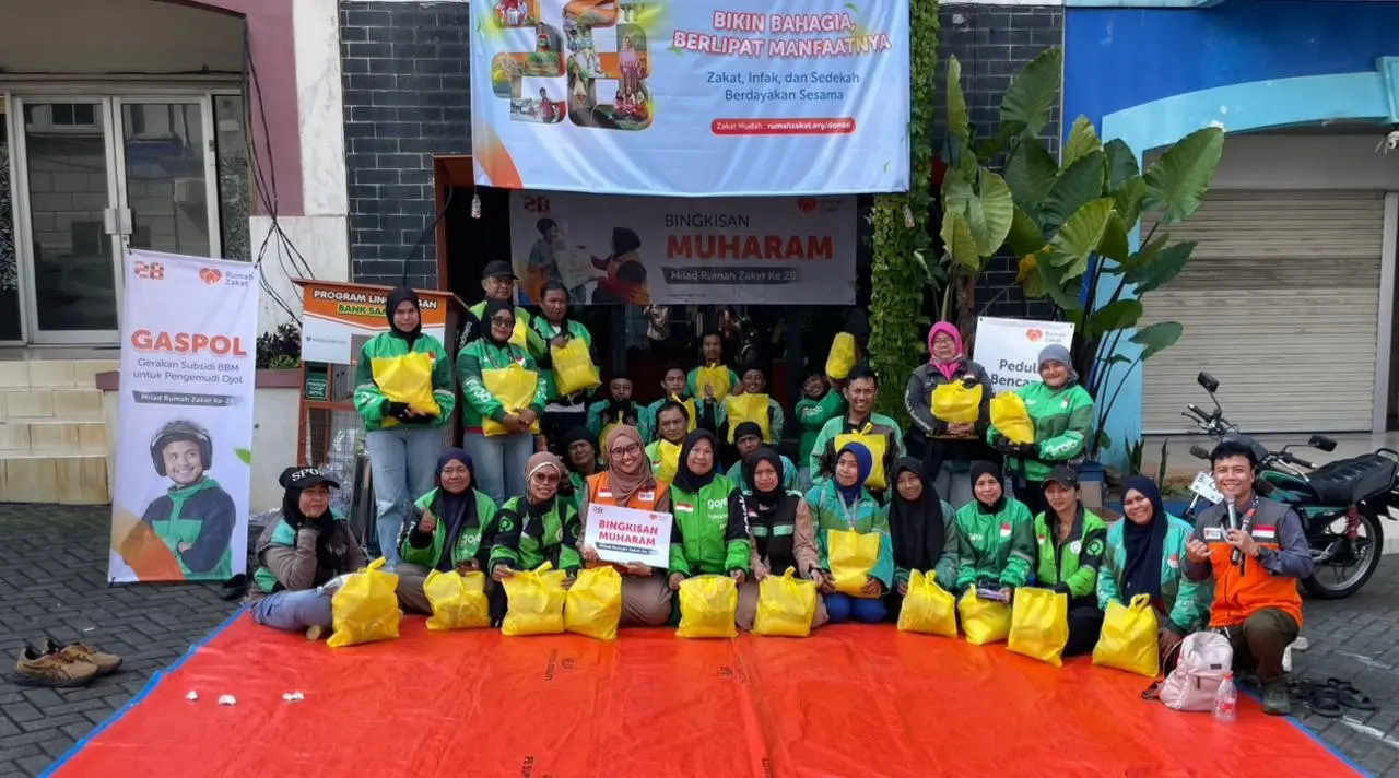 Milad ke-28 Rumah Zakat, Bingkisan Muharam dan GASPOL Bikin Bahagia Pengemudi Ojol di Tangerang Selatan