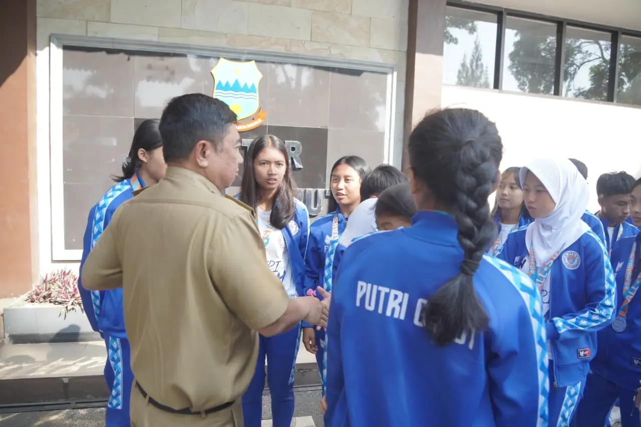 Raih Runner Up Hydroplus Soccer League All Stars U-18 Tim Putri Garut Terima Apresiasi Bupati