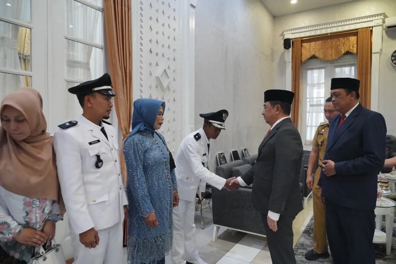 Lantik 3 Kepala Desa PAW, Bupati Garut Ingatkan Pentingnya Gotong Royong di Tengah Keterbatasan