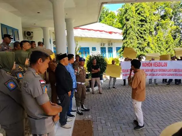 Warga Desa Kubangan Tompek Demo Di Gedung DPRD Dan Kantor Bupati Meminta Keadilan Lahan Kebun Sawit