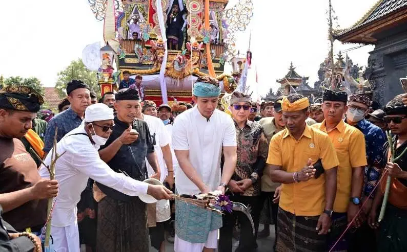 Megahnya Ngaben Massal Balinuraga, Tradisi Suci Terbesar di Indonesia yang Menghidupkan Desa dan Merekatkan Ikatan Keluarga