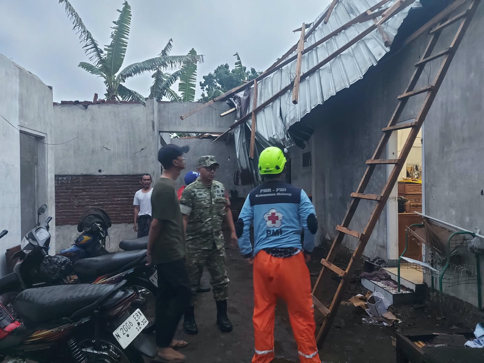 14 Rumah Rusak Akibat Hujan Deras Disertai Puting Beliung di Wonorejo Singosari IMG-20261031-WA0023.jpg