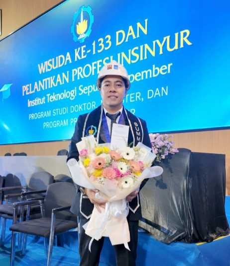Wakil ketua Dua AWPI Jatim Dr. Anas Firman Adi Raih Gelar Insinyur ITS dengan IPK 4.00