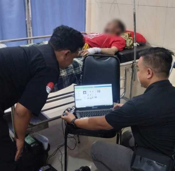 Disdukcapil Garut Jemput Bola Layani Adminduk Warga Pengidap Gangguan Jiwa di Limbangan