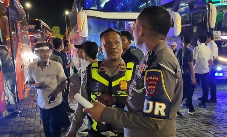 Pengawalan Ketat Massa Buruh Lampung ke Monas Polisi Pastikan Lalu Lintas Tetap Tertib