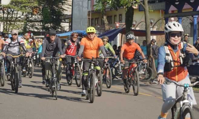Abdusy Syakur Buka Fun Bike dan Senam Sehat Bersama Garut Hebat