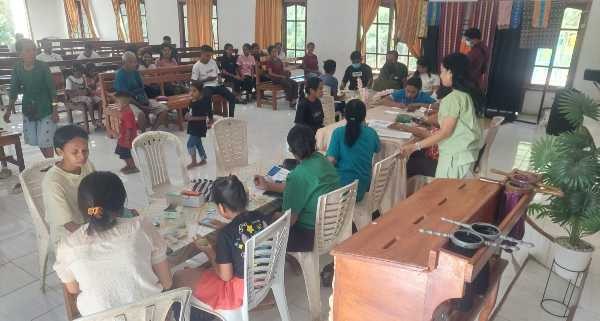 JEMAAT GEREJA KARMEL EKATETA DAPAT BANTUAN KESEHATAN.
