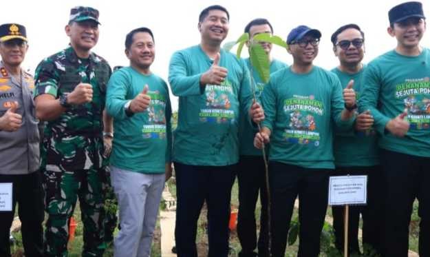 Kapolda Lampung Tanam Pohon Bareng Menteri PKP REI Targetkan 1 Juta Pohon