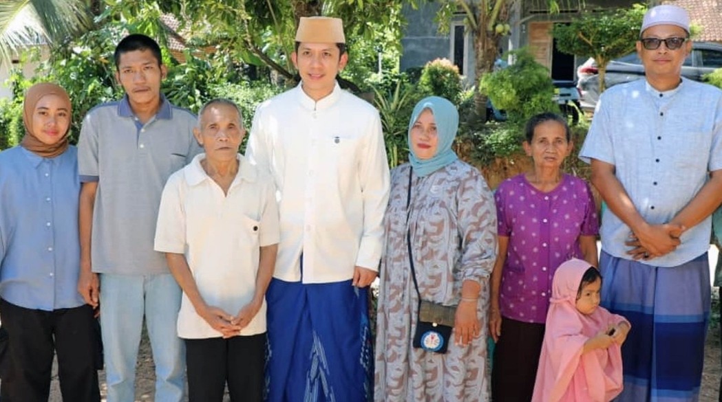 Dimomen Idhul Adha, Bupati Radityo Egi Sambangi  Kediaman Mbah Mujiran