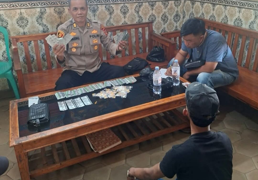 Polsek Cibatu Amankan Pengedar Obat Keras Terbatas Beserta Ratusan Butir Obat Terlarang