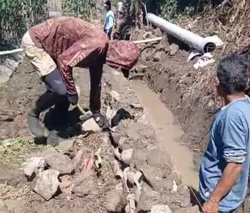 Pondasi Dikerjakan Saat Tergenang Air, Proyek P3-TGAI di Garut Diduga Abaikan Standar Teknis  ‎