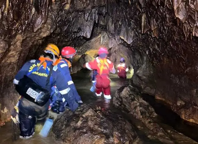 Mapala STACIA UMJ Gelar Pengembangan Skill Caving di Gua Cicurug Klapanunggal, Tingkatkan Kompetensi Anggota dan Kepedulian terhadap Karst