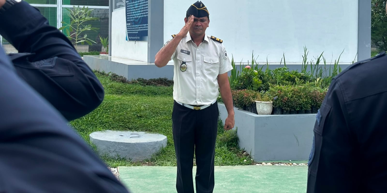Ka KPLP Lapas Binjai Pimpin Apel Regu Pengamanan, Pastikan Kesiapsiagaan dan Disiplin Petugas IMG_20260824_194919.jpg