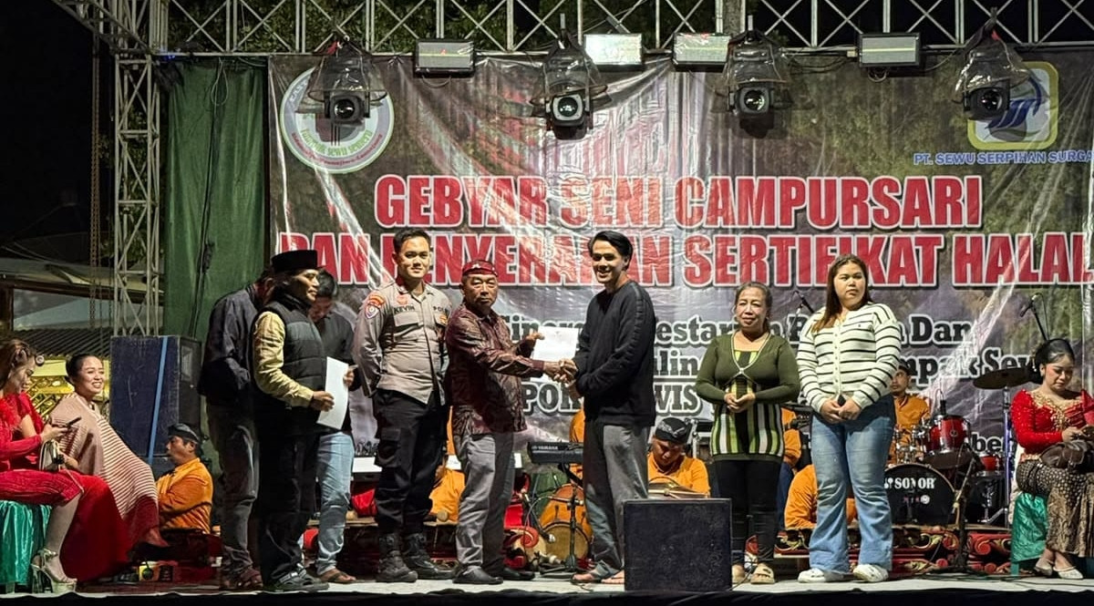 Pokdarwis Tumpak Sewu Serahkan Sertifikat Halal dan NIB Gratis untuk UMKM IMG_20260914_092921.jpg