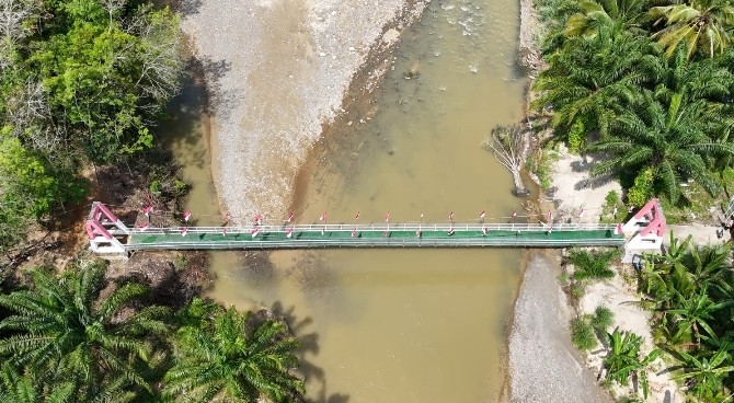 Jembatan Gantung Desa Garonggang Rampung Diperbaiki Akses Warga Kembali Nyaman Screenshot_20260918_223408_WhatsApp.jpg